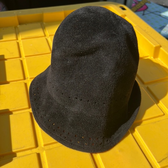 Men’s hat - Picture 1 of 3